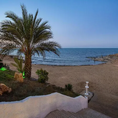 Отель Playas De 3*